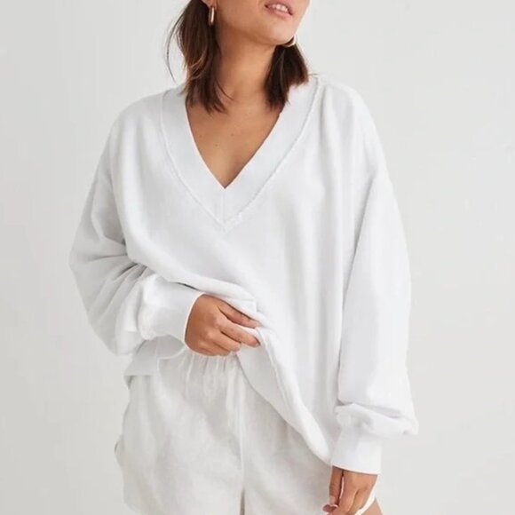 Aerie Vacay Every day V-Neck Sweatshirt White - Picture 2 of 4